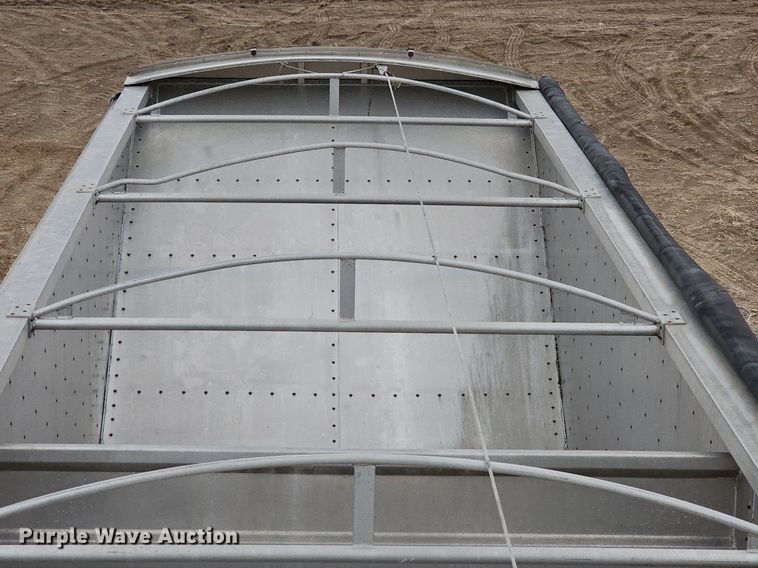 image for item DO4233 1992 Wilson PaceSetter  grain trailer