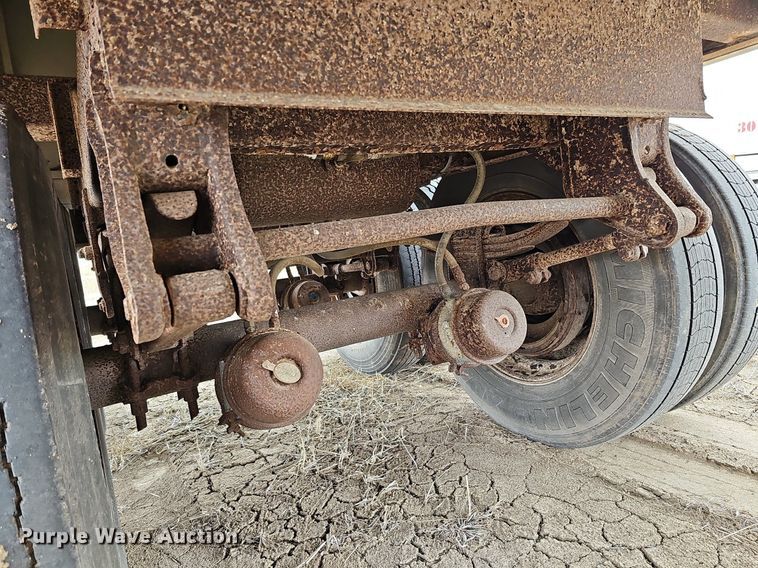 image for item DO4233 1992 Wilson PaceSetter  grain trailer