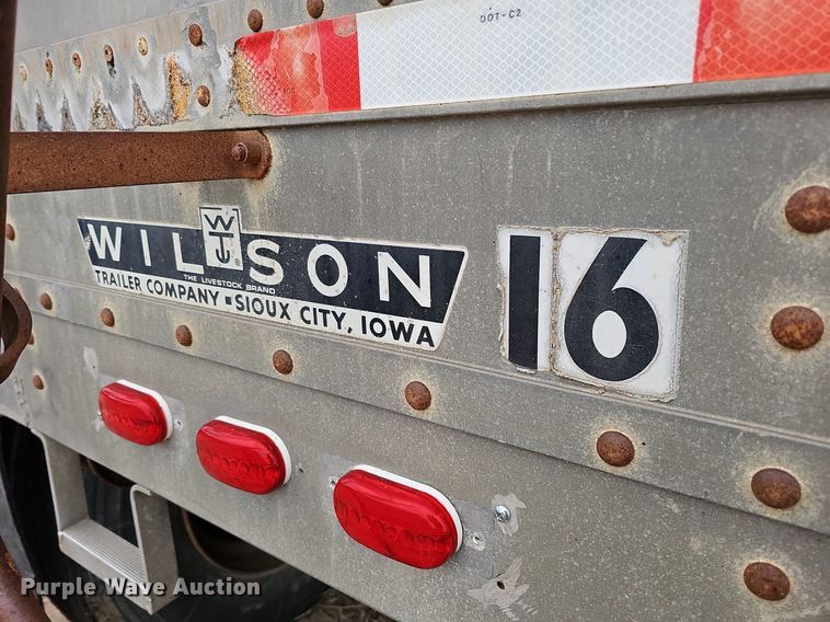 image for item DO4233 1992 Wilson PaceSetter  grain trailer