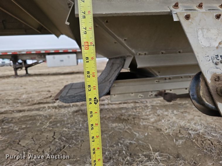 image for item DO4233 1992 Wilson PaceSetter  grain trailer