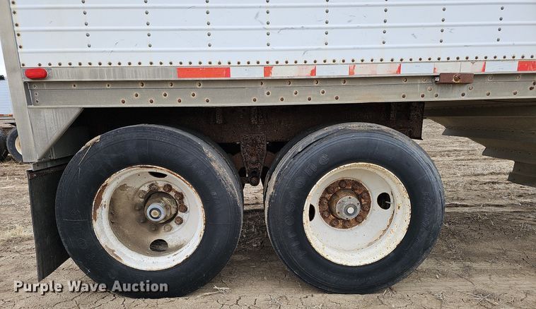 image for item DO4233 1992 Wilson PaceSetter  grain trailer