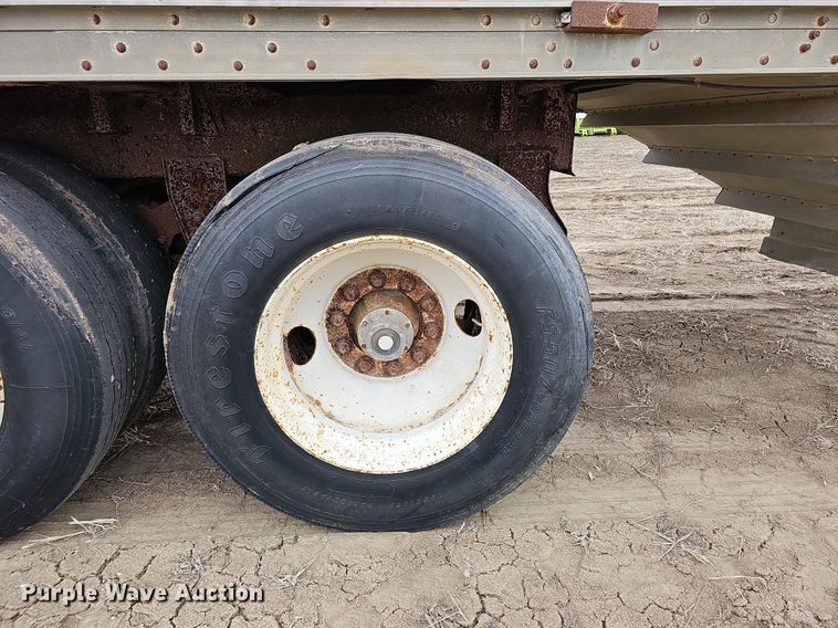 image for item DO4233 1992 Wilson PaceSetter  grain trailer