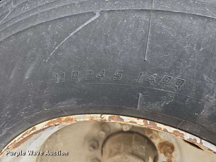 image for item DO4233 1992 Wilson PaceSetter  grain trailer