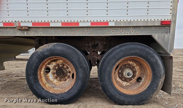 image for item DO4233 1992 Wilson PaceSetter  grain trailer