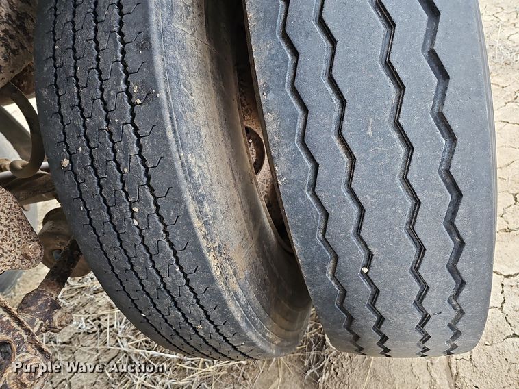 image for item DO4233 1992 Wilson PaceSetter  grain trailer