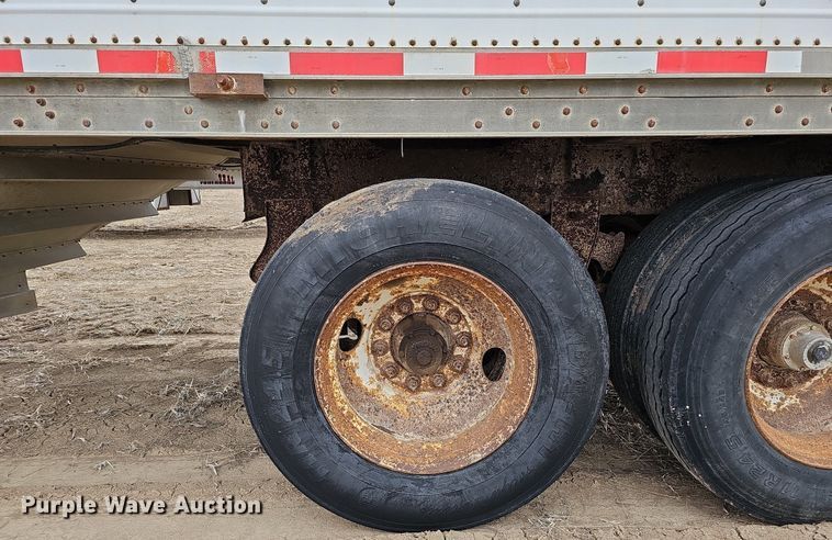 image for item DO4233 1992 Wilson PaceSetter  grain trailer