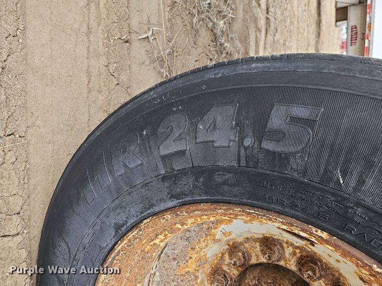 image for item DO4233 1992 Wilson PaceSetter  grain trailer