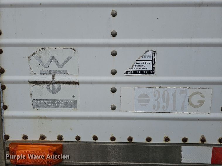 image for item DO4233 1992 Wilson PaceSetter  grain trailer