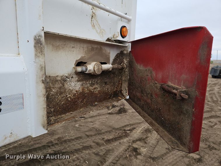 image for item DO4235 2014 MAS Trailers  silage trailer