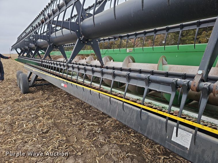 image for item DO4237 John Deere 630R  rigid head