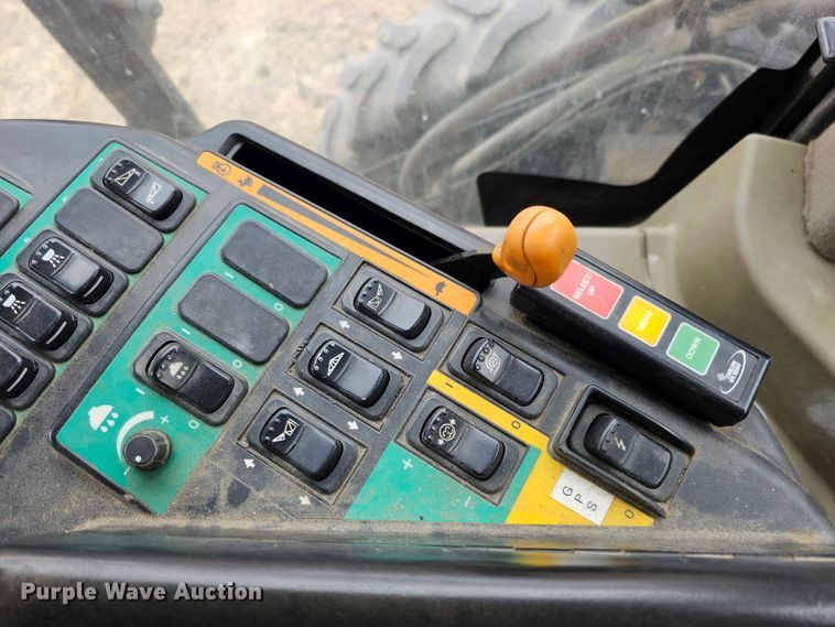 image for item DO4238 2005 Case IH  Patriot SPX4410 sprayer