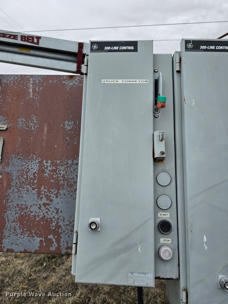 image for item DO4239 Hutchinson Squeeze Belt  conveyor