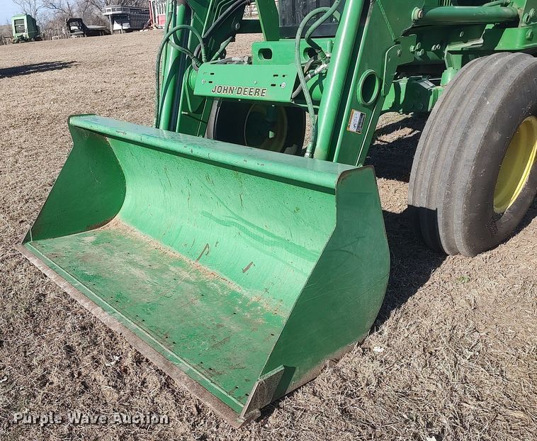 image for item DQ0337 1994 John Deere 7400  tractor