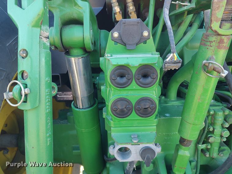 image for item DQ0337 1994 John Deere 7400  tractor