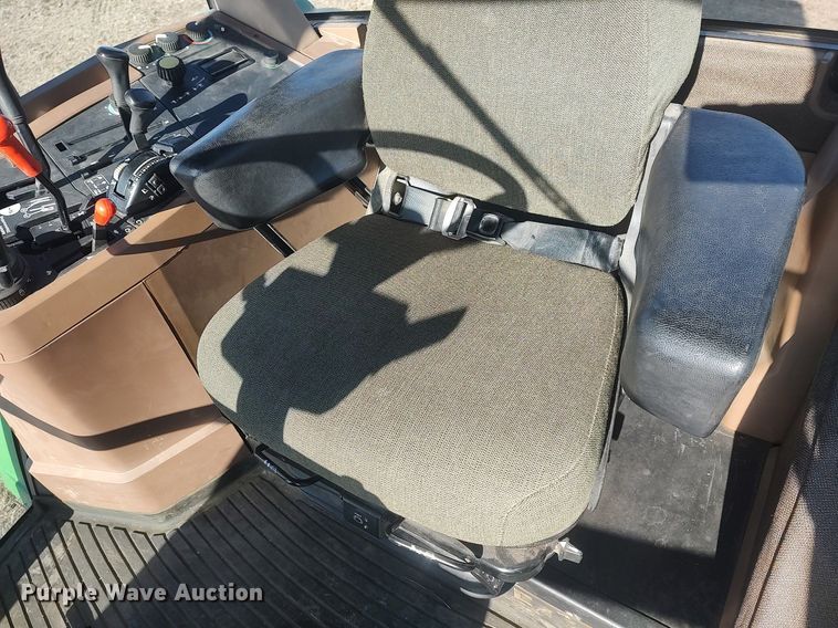 image for item DQ0337 1994 John Deere 7400  tractor