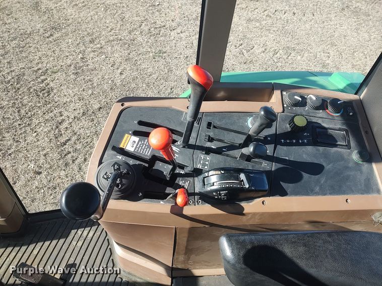 image for item DQ0337 1994 John Deere 7400  tractor