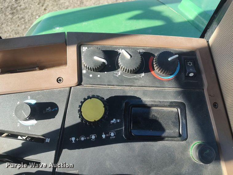 image for item DQ0337 1994 John Deere 7400  tractor