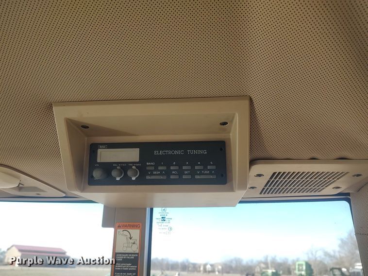 image for item DQ0337 1994 John Deere 7400  tractor