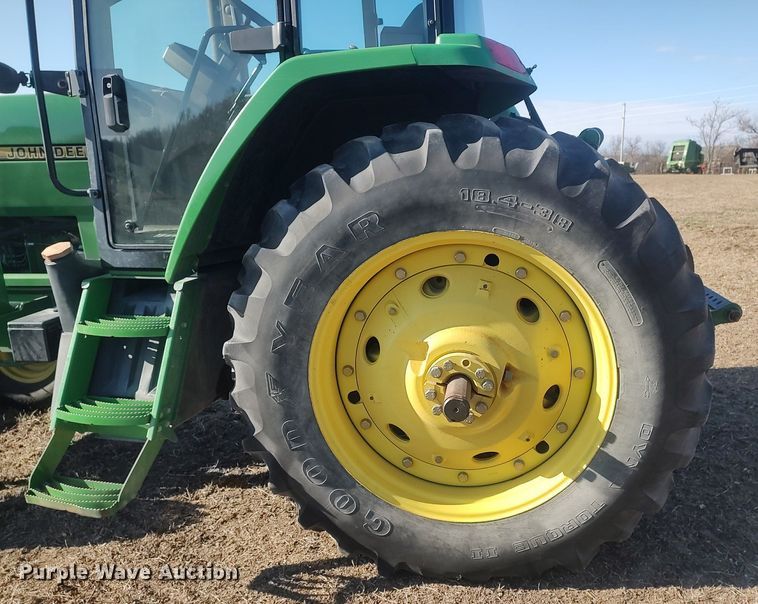 image for item DQ0337 1994 John Deere 7400  tractor