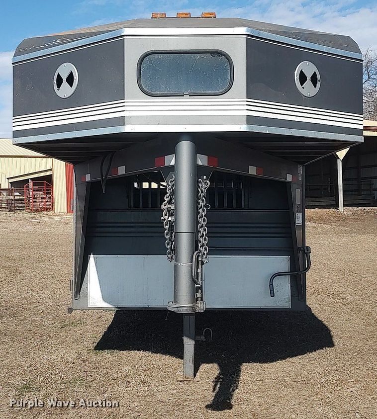 image for item DQ0339 1997 Titan  livestock trailer