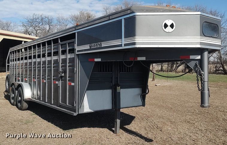 image for item DQ0339 1997 Titan  livestock trailer