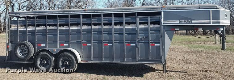 image for item DQ0339 1997 Titan  livestock trailer