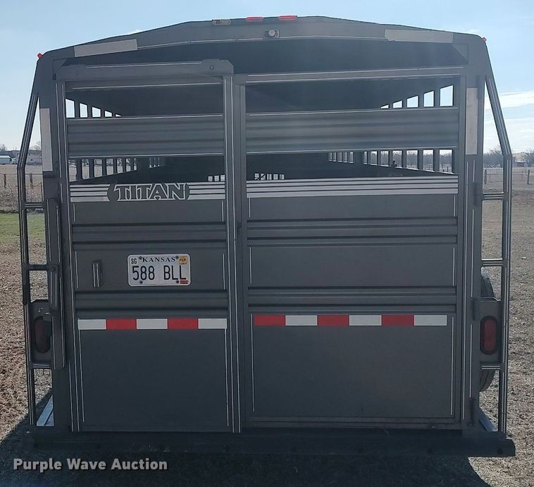 image for item DQ0339 1997 Titan  livestock trailer