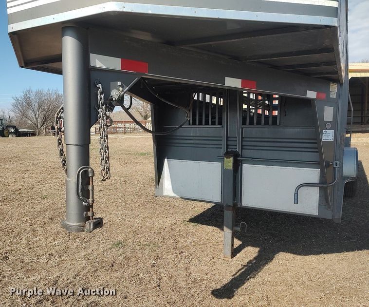 image for item DQ0339 1997 Titan  livestock trailer