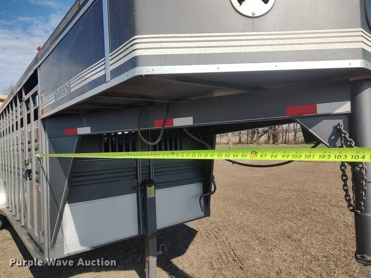 image for item DQ0339 1997 Titan  livestock trailer