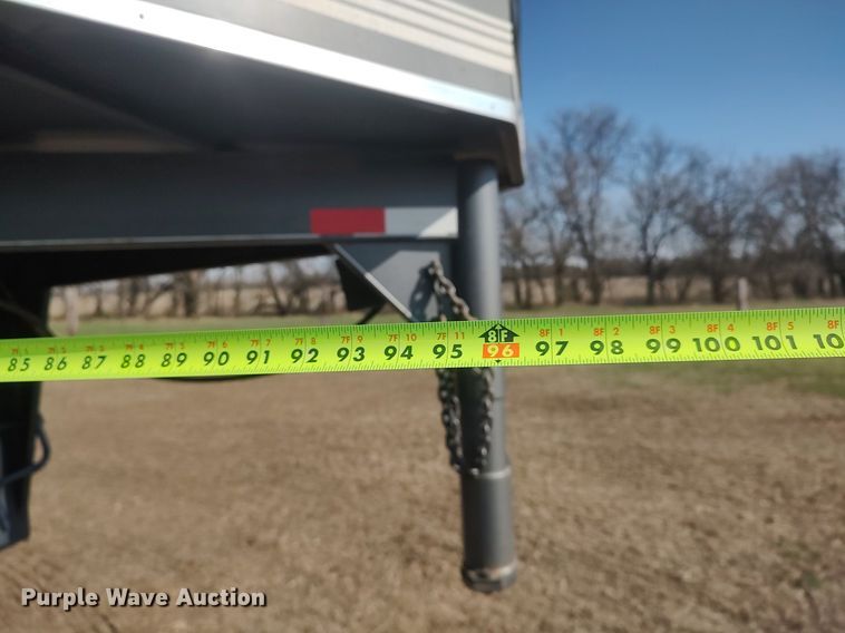 image for item DQ0339 1997 Titan  livestock trailer