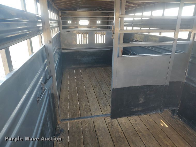 image for item DQ0339 1997 Titan  livestock trailer