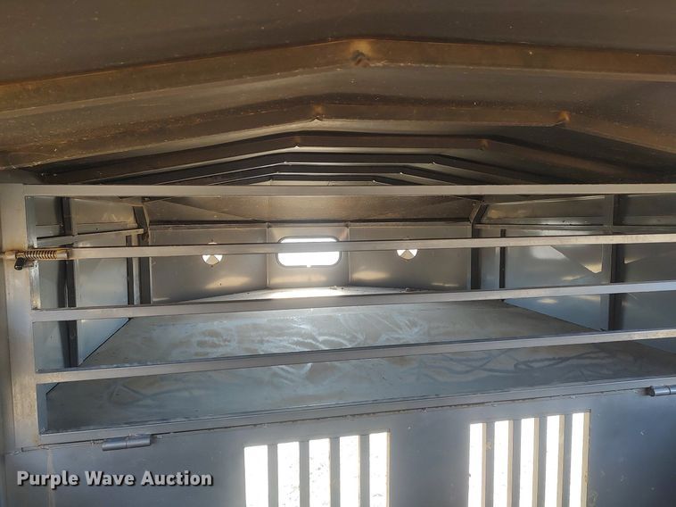 image for item DQ0339 1997 Titan  livestock trailer