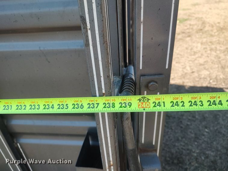 image for item DQ0339 1997 Titan  livestock trailer