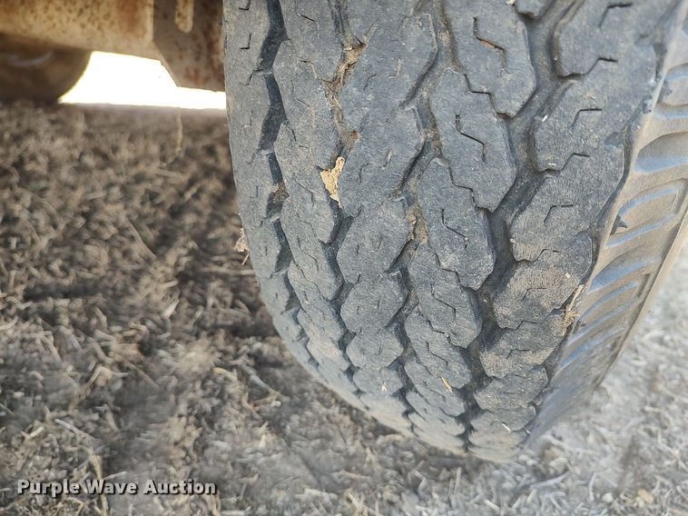 image for item DQ0339 1997 Titan  livestock trailer