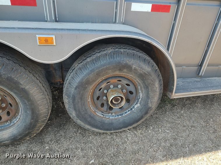 image for item DQ0339 1997 Titan  livestock trailer