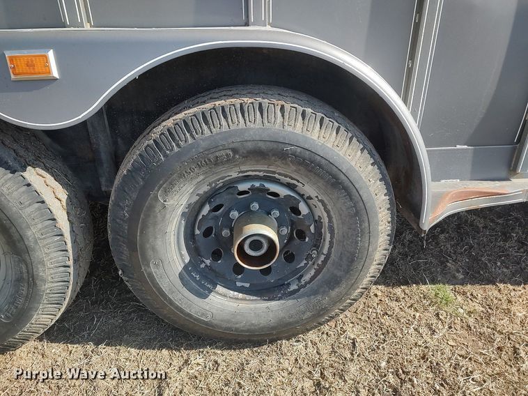 image for item DQ0339 1997 Titan  livestock trailer