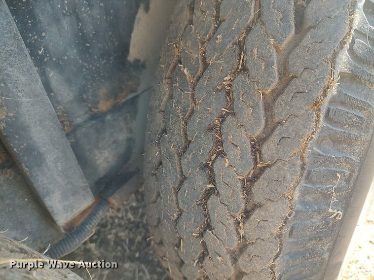 image for item DQ0339 1997 Titan  livestock trailer