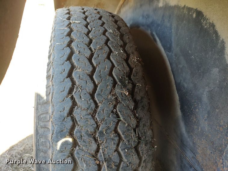 image for item DQ0339 1997 Titan  livestock trailer