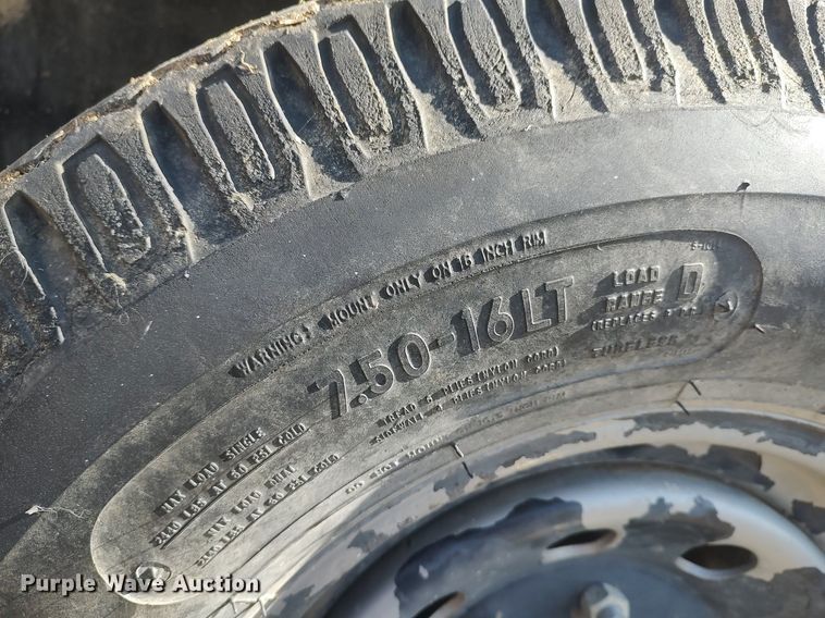 image for item DQ0339 1997 Titan  livestock trailer