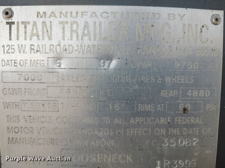 image for item DQ0339 1997 Titan  livestock trailer