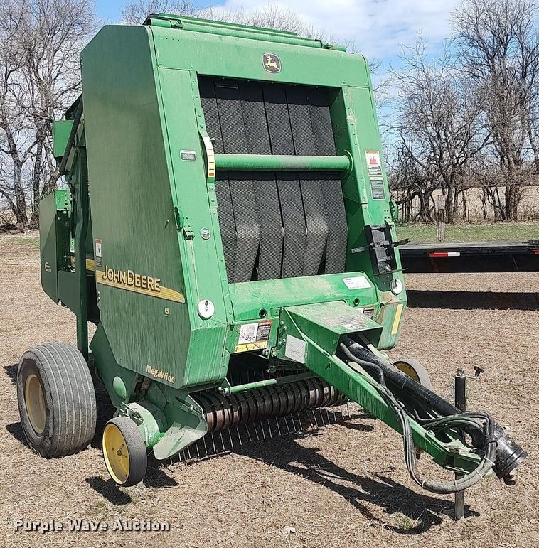 image for item DQ0341 2005 John Deere 467 Mega Wide  round baler