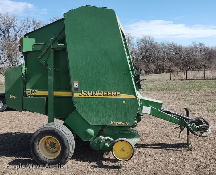 image for item DQ0341 2005 John Deere 467 Mega Wide  round baler