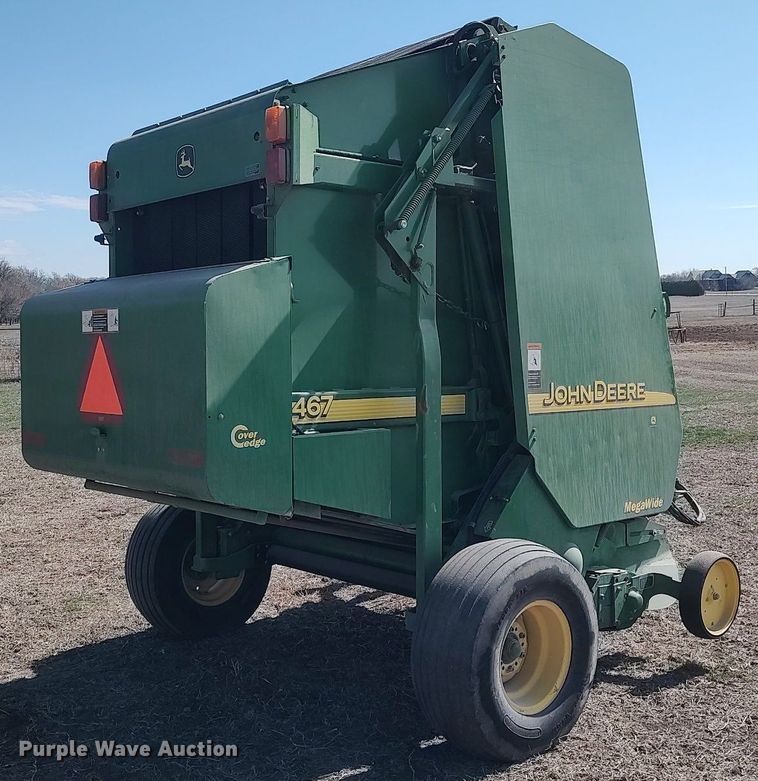 image for item DQ0341 2005 John Deere 467 Mega Wide  round baler