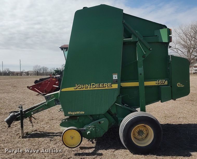 image for item DQ0341 2005 John Deere 467 Mega Wide  round baler
