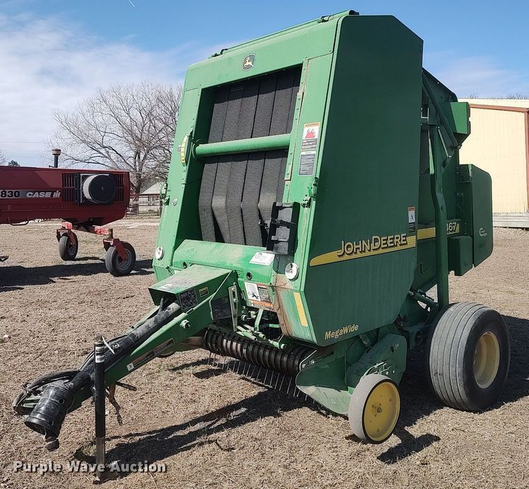 image for item DQ0341 2005 John Deere 467 Mega Wide  round baler