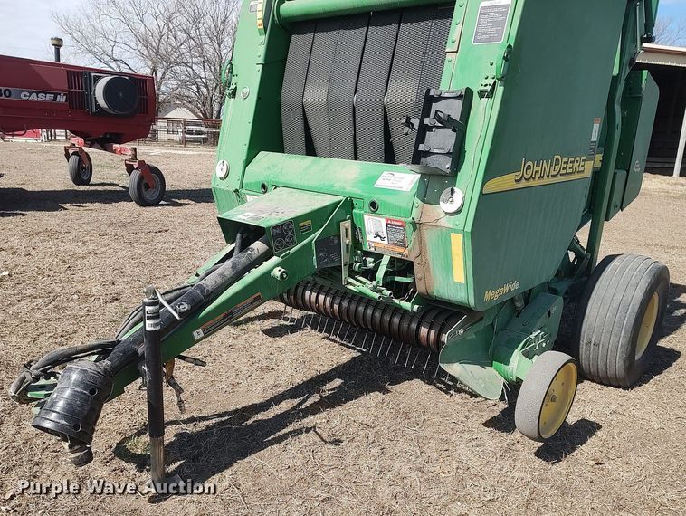 image for item DQ0341 2005 John Deere 467 Mega Wide  round baler