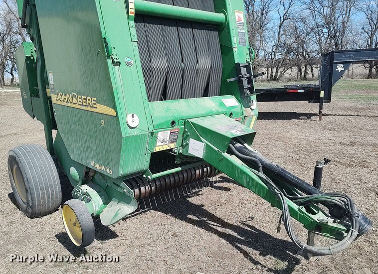 image for item DQ0341 2005 John Deere 467 Mega Wide  round baler
