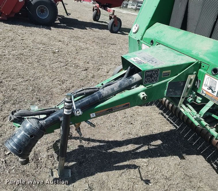 image for item DQ0341 2005 John Deere 467 Mega Wide  round baler