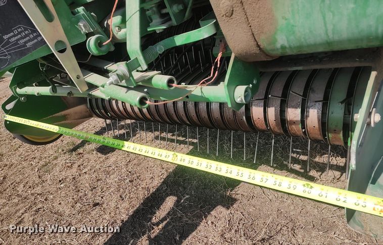 image for item DQ0341 2005 John Deere 467 Mega Wide  round baler