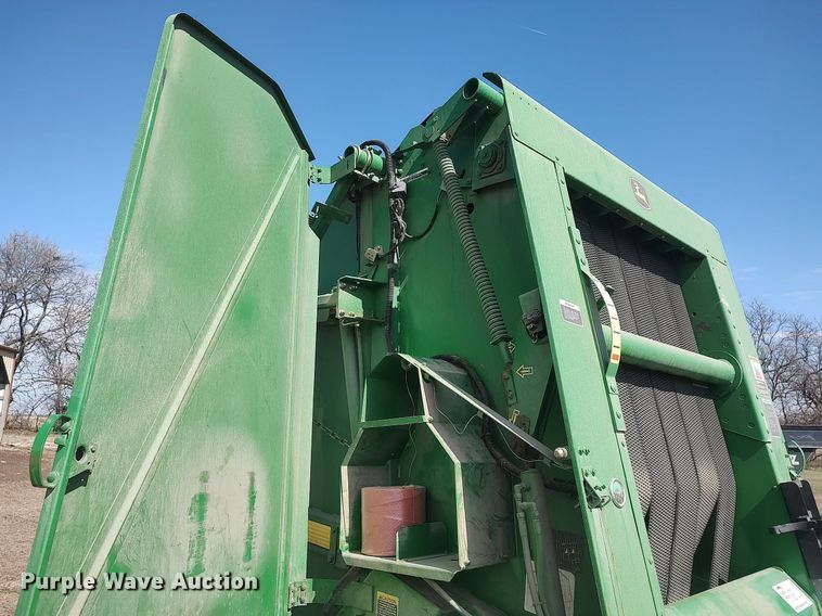 image for item DQ0341 2005 John Deere 467 Mega Wide  round baler